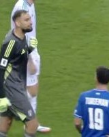 以色列队长嘲讽意大利：好像他们在踢世界最强球队，替补席快疯了