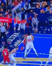 九游品牌主页-恩比德赛季首战整活不断 奥尼尔：他这样终生无冠