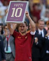 一人一城！32年前的今天托蒂上演罗马一线队首秀